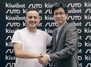 Felipe Chavez, CEO of Kiwibot (left), and Sming Liao, CEO of Auto (right).